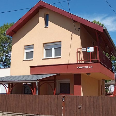 Gyoengyvirag Apartmanhaz ハイデゥソボスロー エクステリア 写真