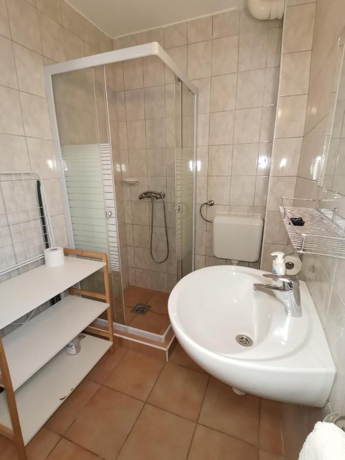 Gyoengyvirag Apartmanhaz ハイデゥソボスロー エクステリア 写真