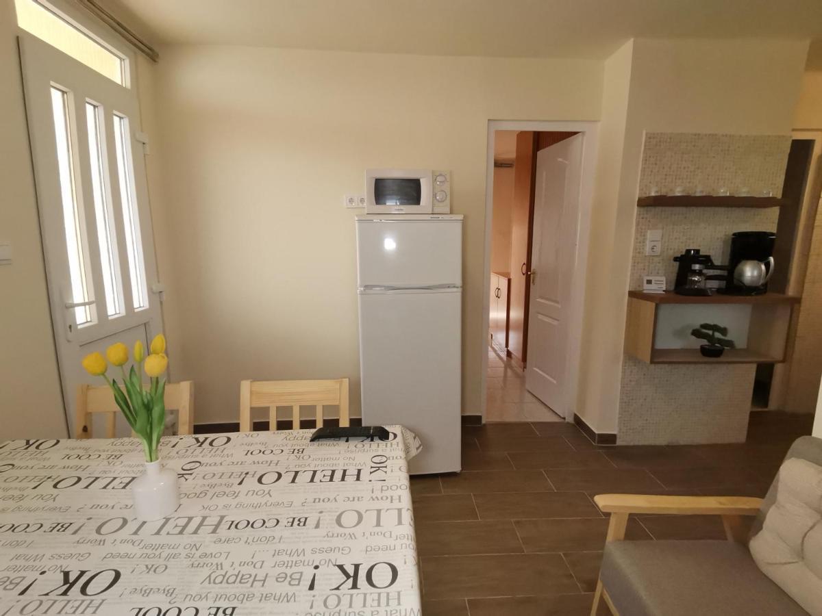 Gyoengyvirag Apartmanhaz ハイデゥソボスロー エクステリア 写真