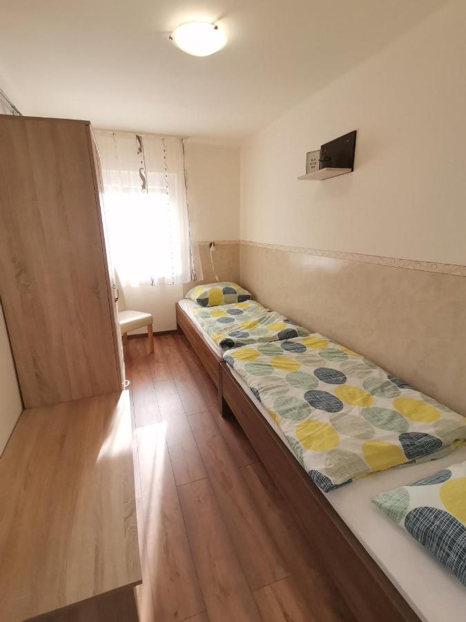 Gyoengyvirag Apartmanhaz ハイデゥソボスロー エクステリア 写真