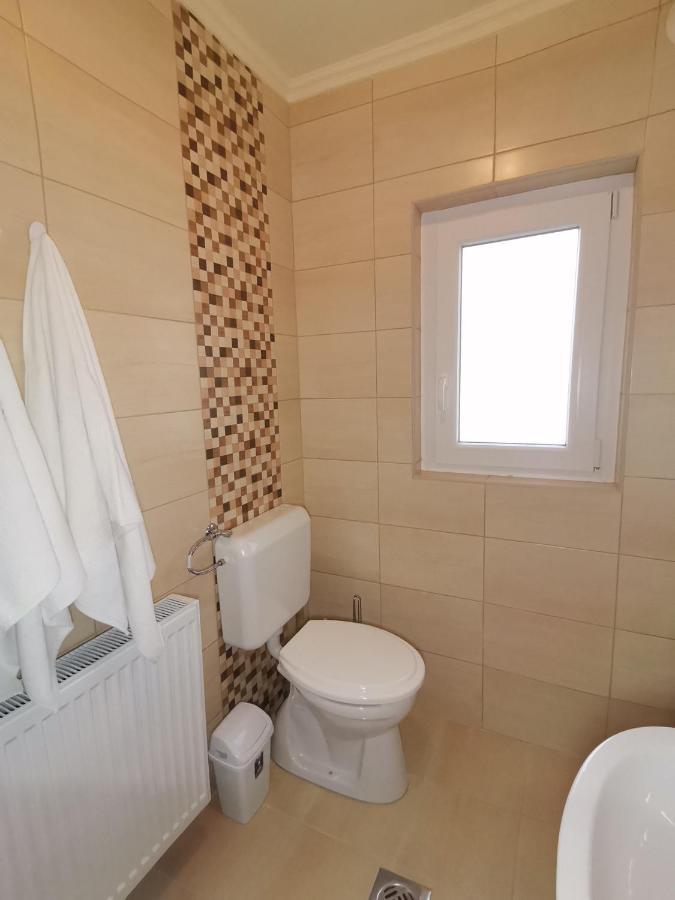 Gyoengyvirag Apartmanhaz ハイデゥソボスロー エクステリア 写真