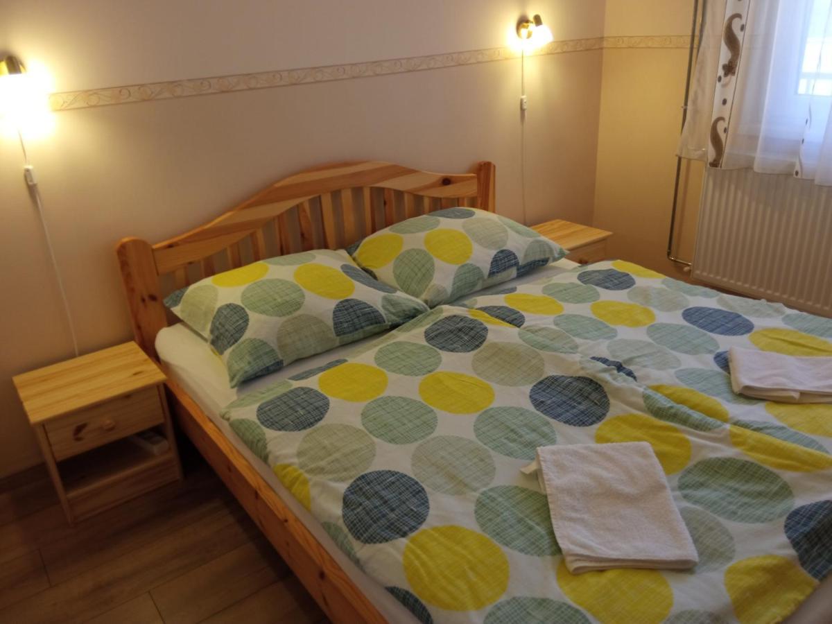 Gyoengyvirag Apartmanhaz ハイデゥソボスロー エクステリア 写真