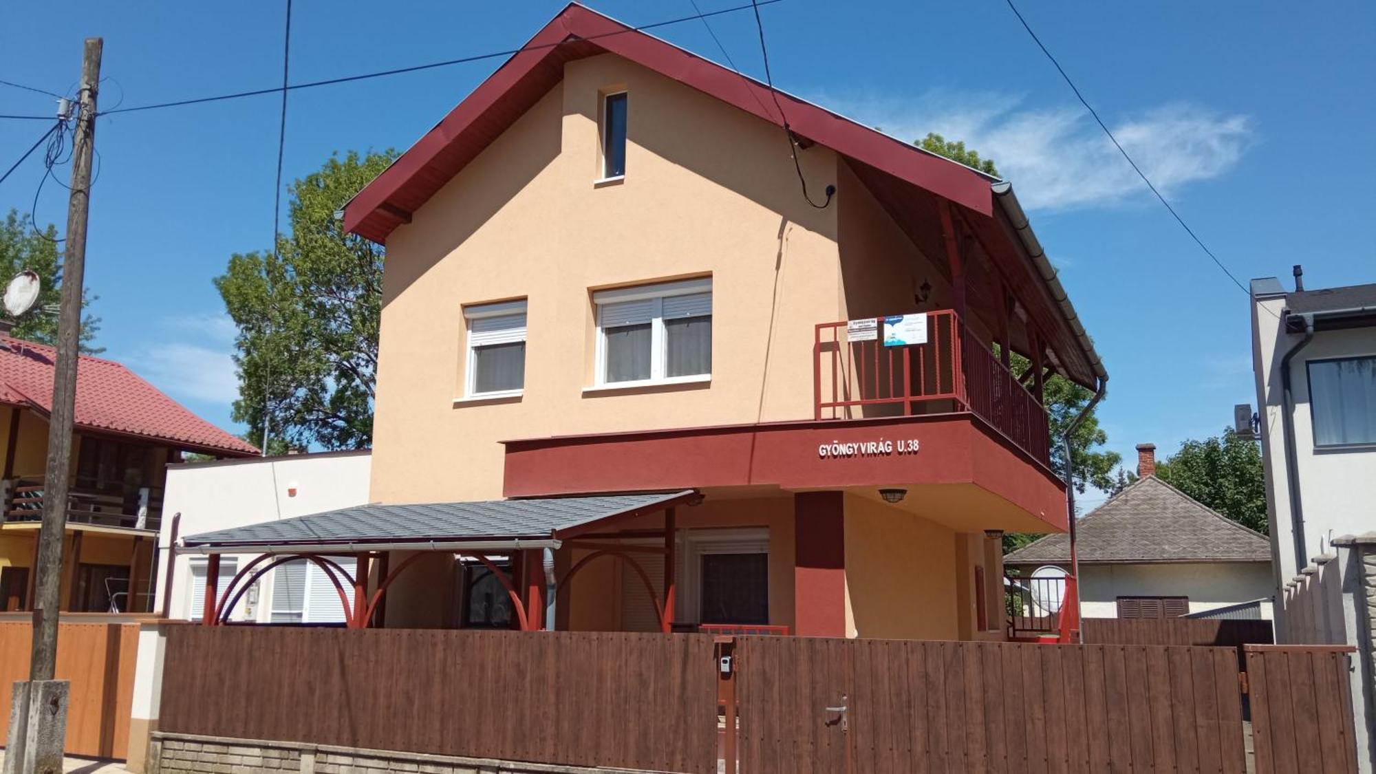 Gyoengyvirag Apartmanhaz ハイデゥソボスロー エクステリア 写真