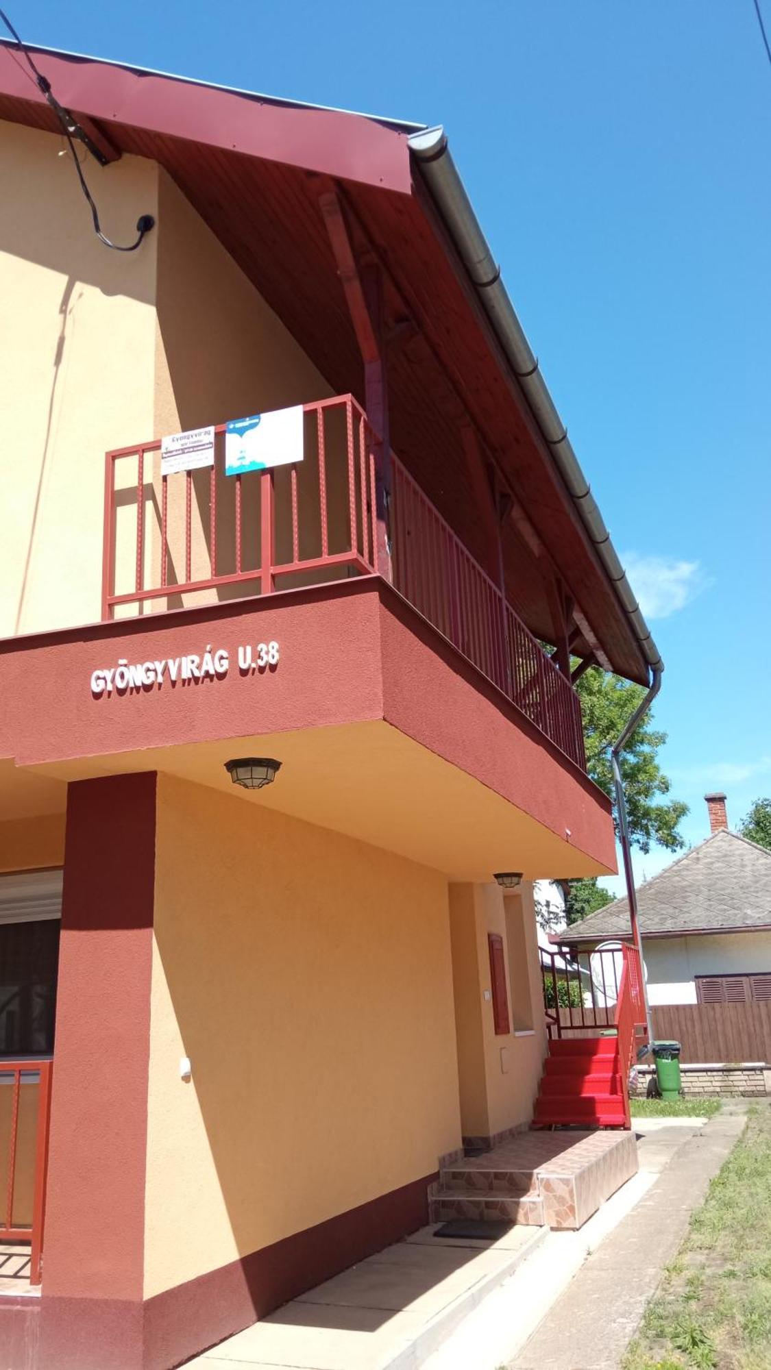 Gyoengyvirag Apartmanhaz ハイデゥソボスロー エクステリア 写真
